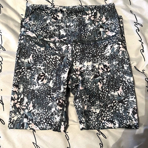 GAIAM Capri Yoga Leggings - Picture 3 of 4